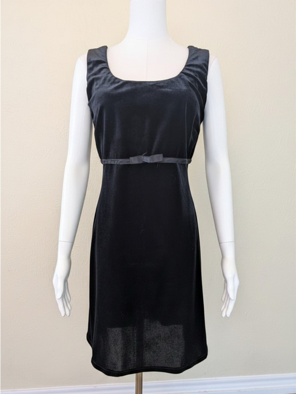 Vintage 90s City Triangles Black Velvet Scoop Neck Mini Dress